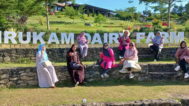 Arisan Dasawisma Apel Tangah Jua Aktif dan Gelar wisata ke Sirukam