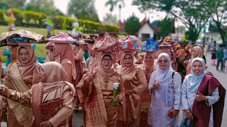 Mengenal Maanta Nasi Panambai: Tradisi Pernikahan Unik Penuh Sakral di Padang Luar
