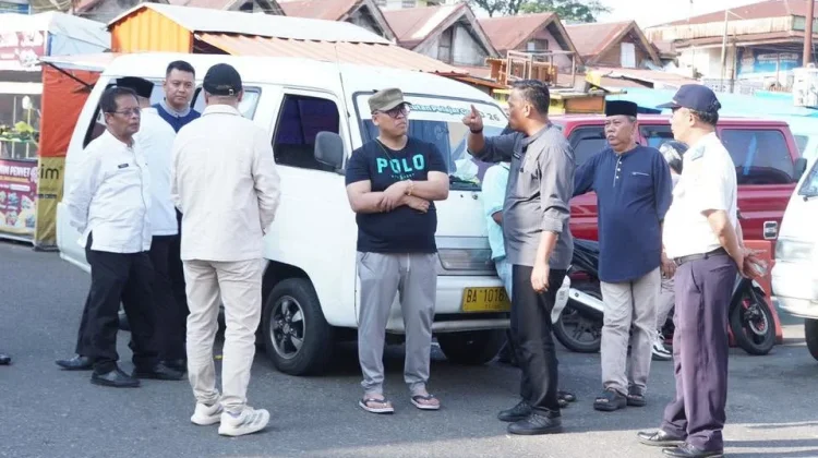 Wako Hendri Pantau Rekayasa Lalin Simpang Empat Pasar, Urai Macet