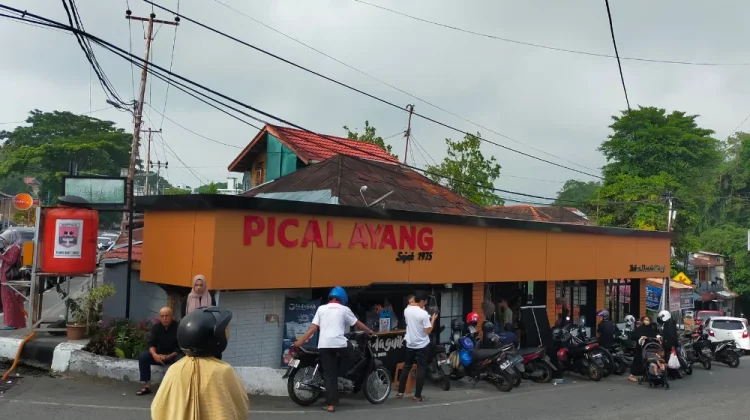 Pasar Pagi Simpang Ateh Ngarai di Bukittinggi