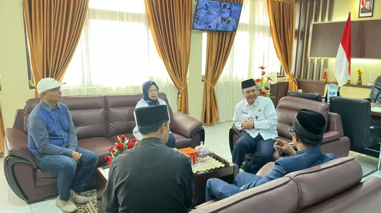 Ketua  KAN Aur Kuning Beserta JaJarannya Berkunjung ke RRI Bukittinggi
