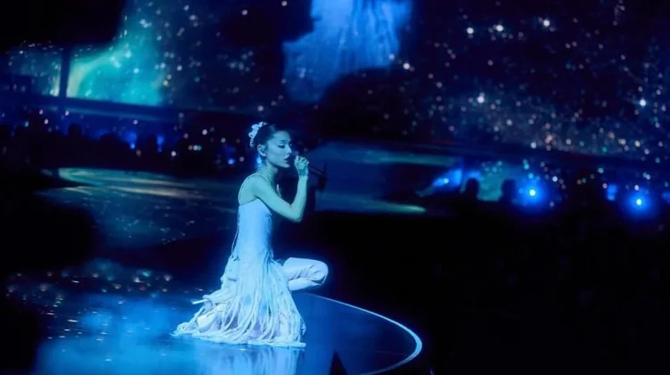 Ariana Grande Resmi Buka Tur Konser Dunia Eternal Sunshine Tour di California