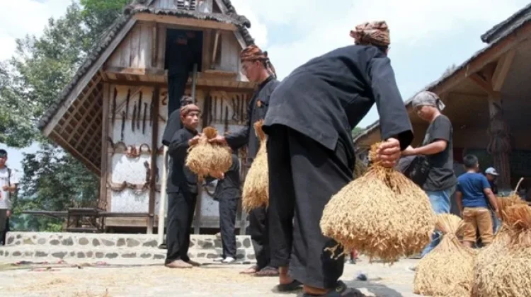 Kasepuhan Ciptagelar: Menjaga Tradisi di Jantung Geopark Ciletuh