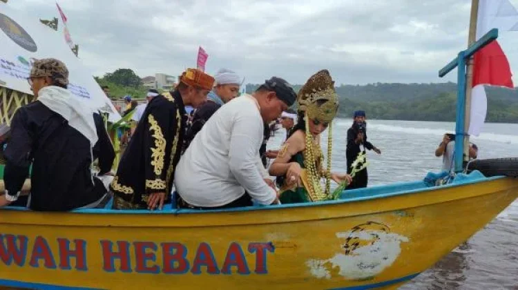 Hajat Laut: Simbol Harmoni Masyarakat Kasepuhan Ciptagelar dan Semesta