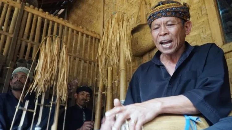 Angklung Geblug: Irama Spiritual di Puncak Kasepuhan Ciptagelar