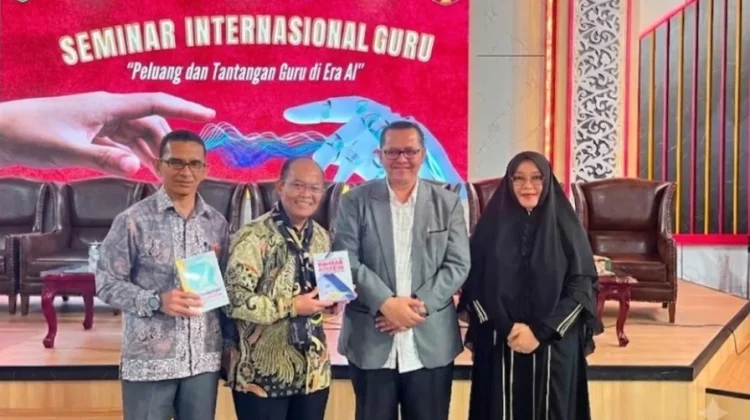 Dr. Nur Azmi Alwi Dosen Fakultas Ilmu Pendidikan UNP Luncurkan Buku pada IMFL-4