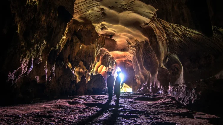 Goa Batu Kapal, "Jejak Geologi, dan Akulturasi Budaya"