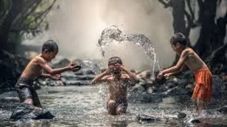 Potret Kebahagiaan Masa Kecil