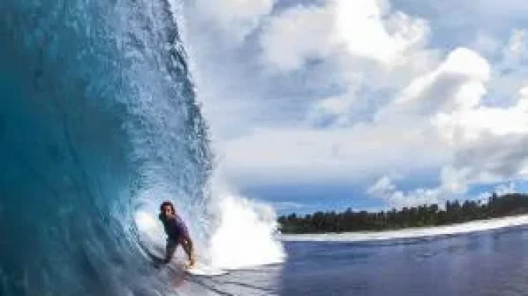 Menjelajahi Pantai Katiet Mentawai "Surga Surfing Dunia"