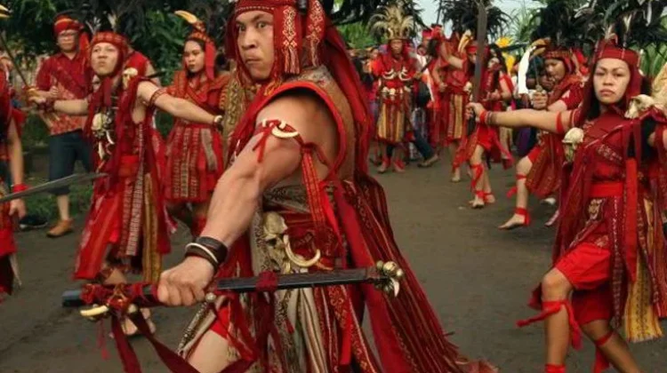 Tari Cakalele, "Simbol Keberanian dan Penghormatan Leluhur"