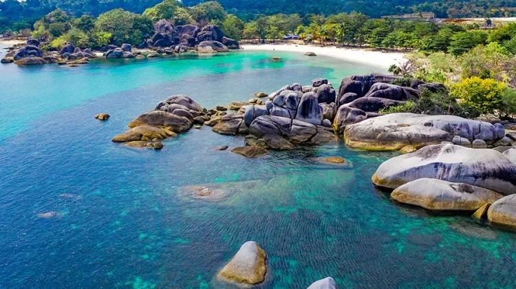 Pantai Tanjung Tinggi, "Menelusuri Pesona Ikonik Laskar Pelangi"