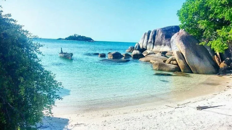 Pantai Tanjung Tinggi, "Menelusuri Pesona Ikonik Laskar Pelangi"