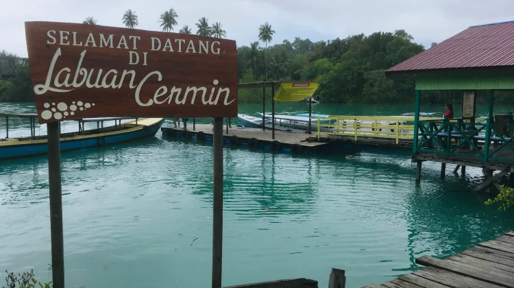 Labuan Cermin, "Menelusuri Keajaiban Danau Dua Rasa"