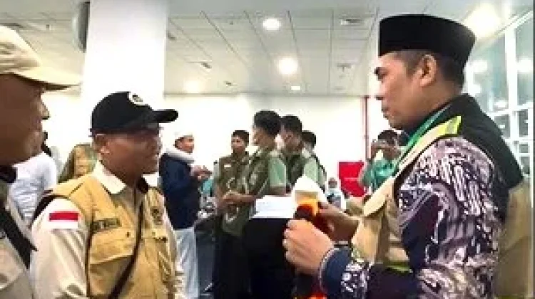 Dua Petugas Empat Peran, Ketulusan Warnai Pelayanan Jemaah Haji PDG05