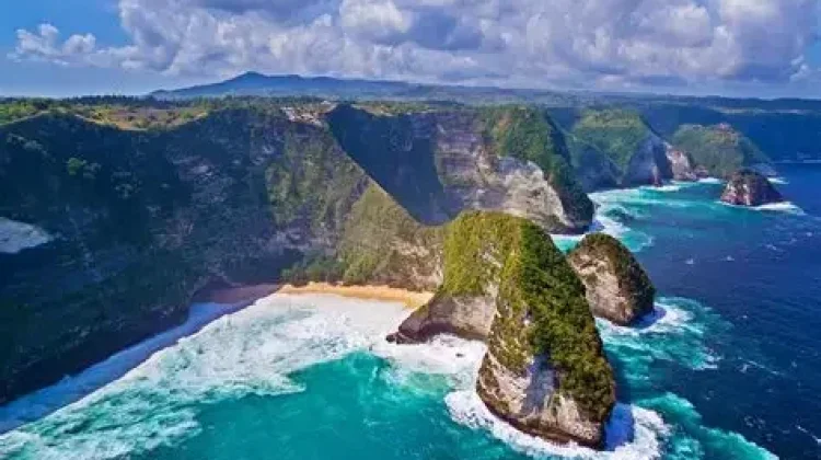 Destinasi Wisata yang Cocok Dikunjungi saat Musim Kemarau di Indonesia