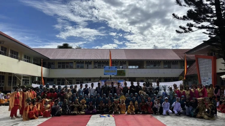Pagelaran Kilau Bakat Generasi Emas SD Tanah Lapang Angkat Budaya Minangkabau