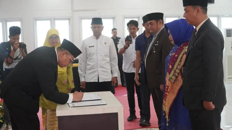 Wako Hendri Lantik Pj Sekda dan 2 Pejabat Tinggi Pratama Pemko