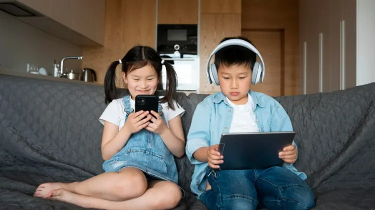Mengenal dan Memahami Gen Alpha, Anak yang Tumbuh di Balik Layar Gadget