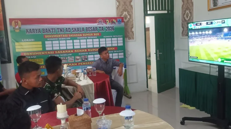 Nobar Piala Dunia Jadi Perekat Kebersamaan dalam Karya Bakti Kodim Mentawai