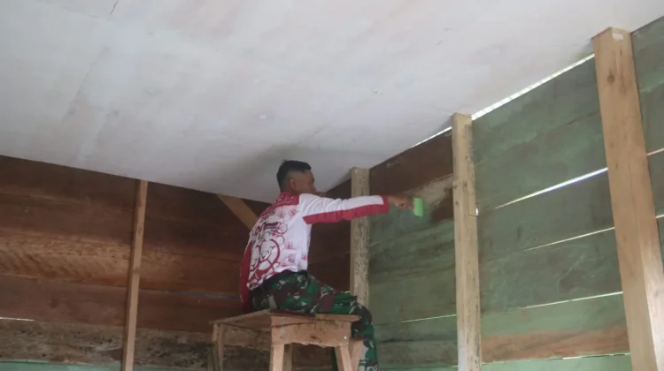 Personil Satgas Karya Bakti Maksimalkan Waktu Penyelesaian Rehab RTLH