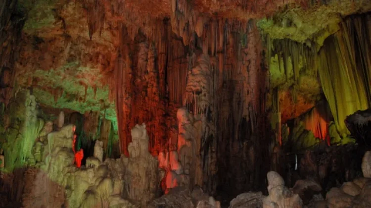Gua Gong Pacitan, Simfoni Stalaktit Tercantik se-Asia Tenggara