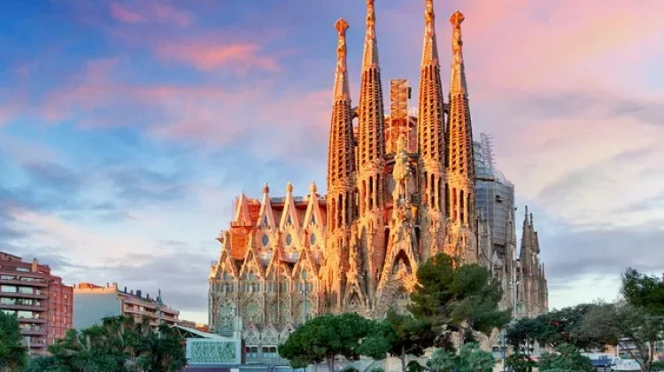 Sagrada Família Barcelona Resmi Jadi Gereja Tertinggi di Dunia