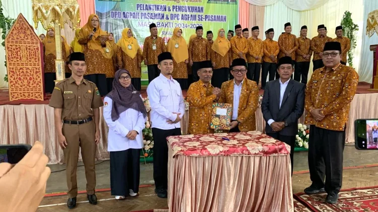 Prof Silfia Hanani Hadiri Momentum Bersejarah Pengukuhan AGPAII Pasaman