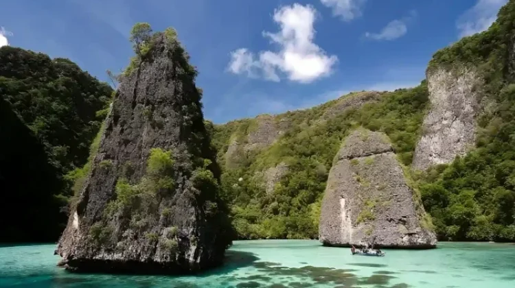 Pulau Seraya Kecil: Sudut Relaksasi Berkelas Pulau Seraya.