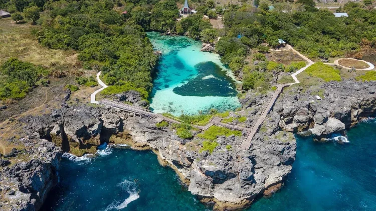 Laguna Weekuri, "Oase Air Asin Sebening Kaca"