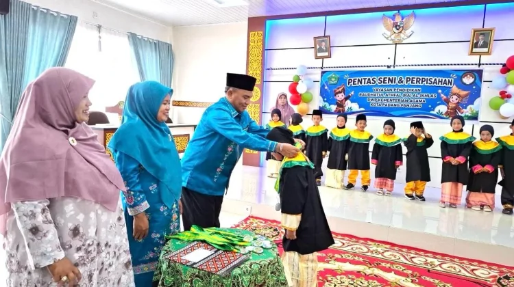 RA Al-Ikhlas DWP Kemenag Padang Panjang Gelar Pentas Seni dan Perpisahan