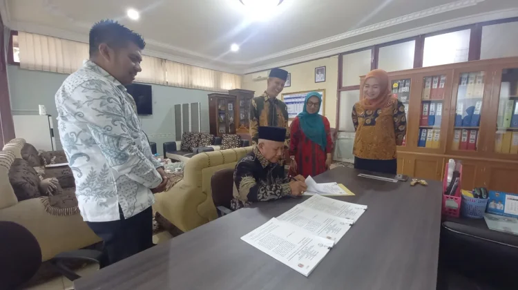 FKUB Bukittinggi Perkuat Kerukunan Lewat Penandatanganan Hibah Kesbangpol 2026