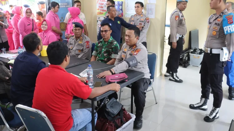 Sambut Hari Bhayangkara, Polres Pasbar Gelar Donor Darah, dan Khitanan Massal