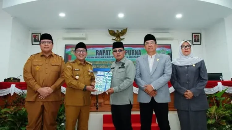 Bupati Sampaikan Jawaban dan Tanggapan atas Pertanyaan 8 Fraksi DPRD