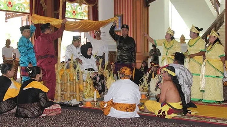 Festival Erau Menjaga Api Tradisi di Tepian Mahakam