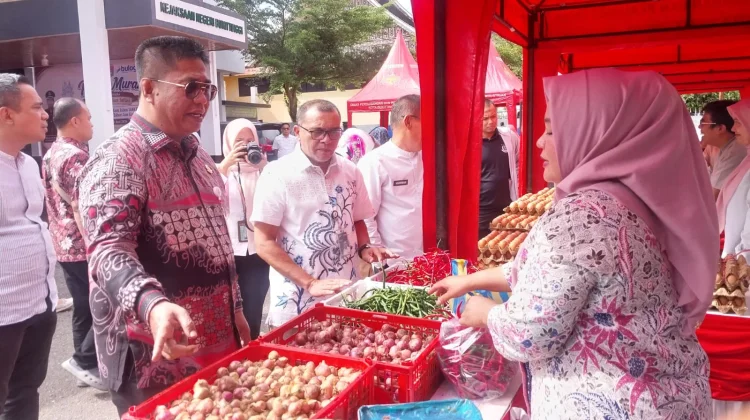 Tekan Gejolak Harga, Kejari Bukittinggi Berkolaborasi Gelar Pasar Murah