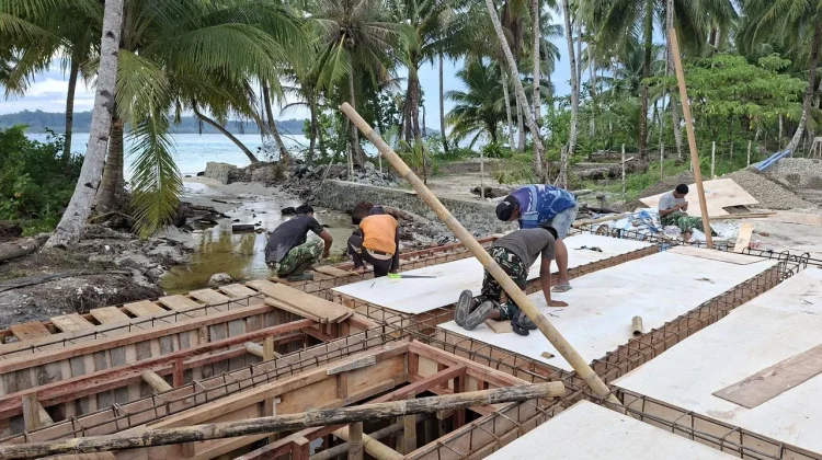 Satgas Karya Bakti TNI AD Berpacu, Jembatan di Desa Bosua Masuk Tahap Pengecoran