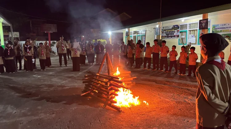 Malam Api Unggun Persami SDN 14 PPB Kobarkan Semangat Pramuka