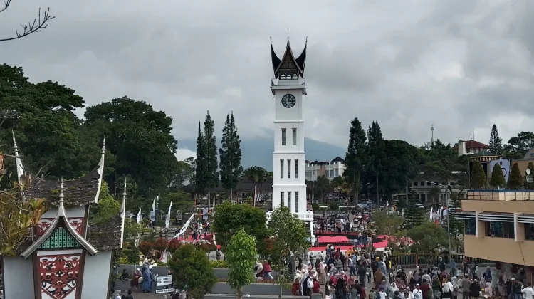 Satu Abad Jam Gadang, UPN Buka Layanan Gratis