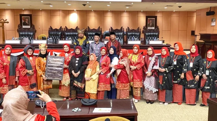 Seminar Budaya Minangkabau Dorong Terwujudnya Sekolah Adat Nusantara