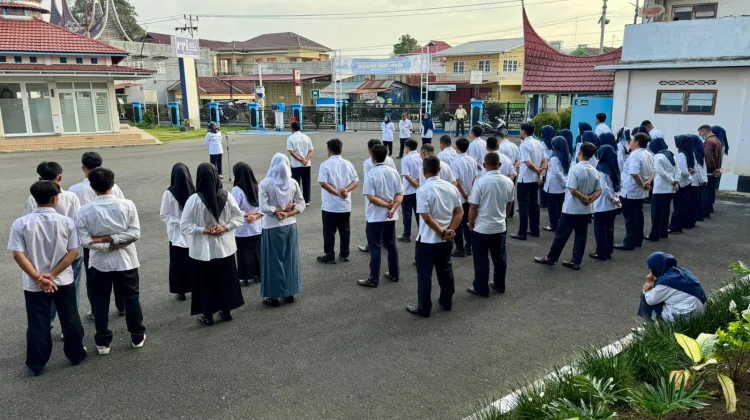 RRI Bukittinggi Laksanakan Apel Pagi Setiap Senin untuk meningkatkan Disiplin
