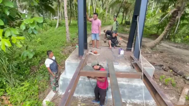 Satgas Bakti TNI AD Mentawai Kejar Pengerjaan Jembatan Berioulou