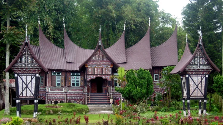 Jangan Asal Jalan! Pesan Mendalam Pepatah Minang,"Alua Jo Patuik, Jalan Jo Janiah"
