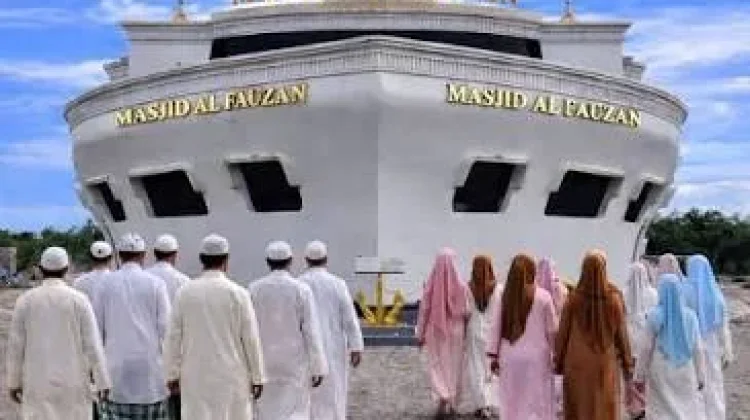 Masjid Berbentuk Kapal di Kataping Sumbar Menjadi Ikon Wisata
