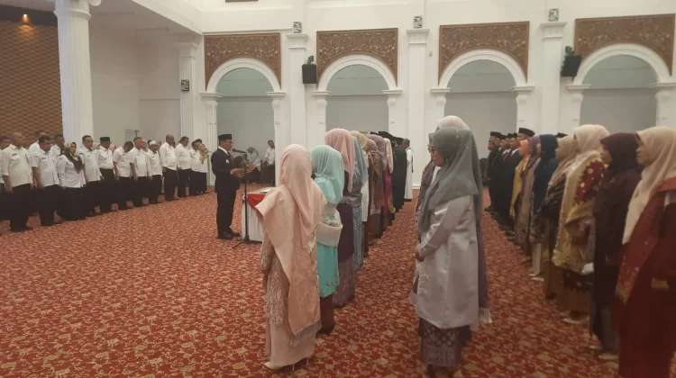 Wako Bukittinggi Lantik 30 Pejabat Administrator, Pengawas, dan 23 Kepala Sekolah