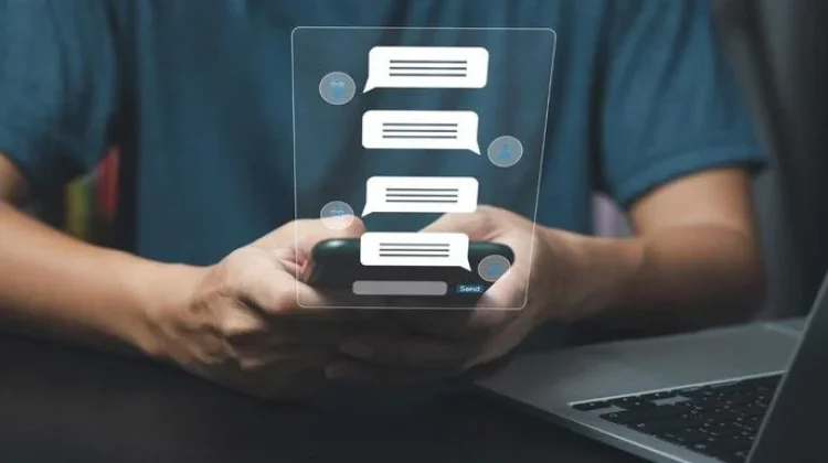 Kenapa Kita Sering Takut Membuka Chat dari Orang Tertentu?
