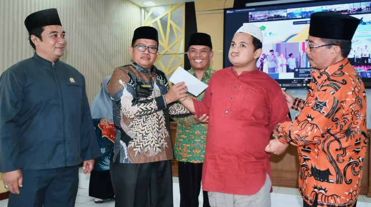 30 Anak Menerima Santunan: Lebaran Yatim Untuk Berbagi Kebahagiaan