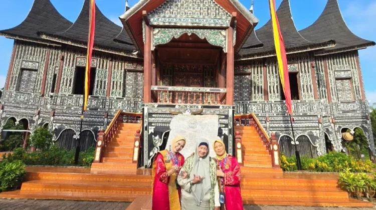Kongres Bundo Kanduang Sedunia Teguhkan Perempuan Minangkabau Beradat