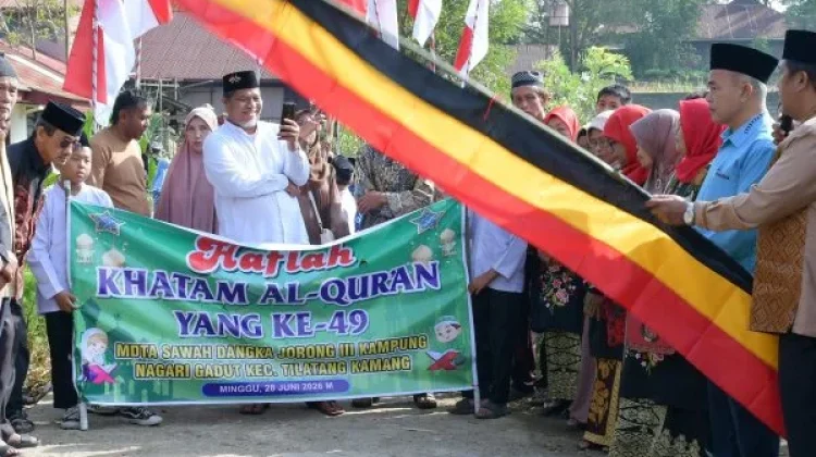 12 Santri MDTA Sawah Dangka Khatam Al-Qur’an Diapresiasi Sekda Agam