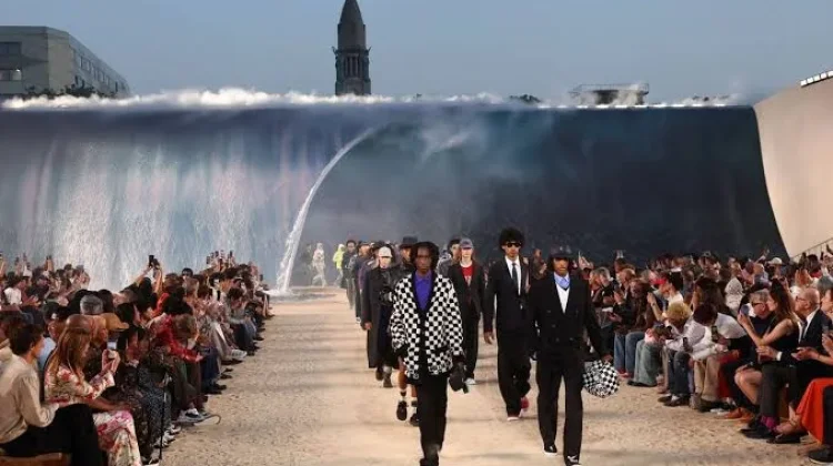 Pharrell Williams Sulap Runway Louis Vuitton Jadi Pantai California
