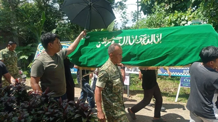 Suasana Haru Iringi Pemakaman Ibunda Brigjen Apriadi